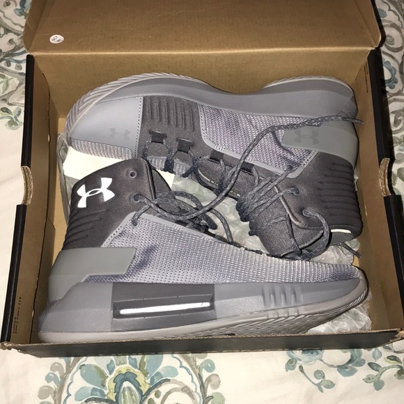 Under Armour Other - Under Armour basketball shoes. Youth/men’s